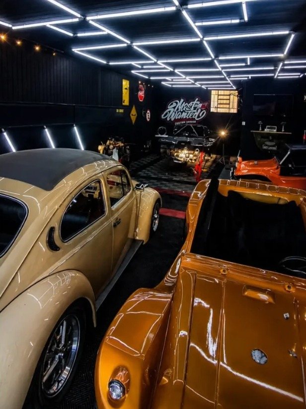 Estúdio da Most Wanted com teto de LED, Fusca e buggy